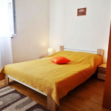 Apartment In 37105 *