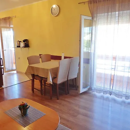 In 37105 Apartment *