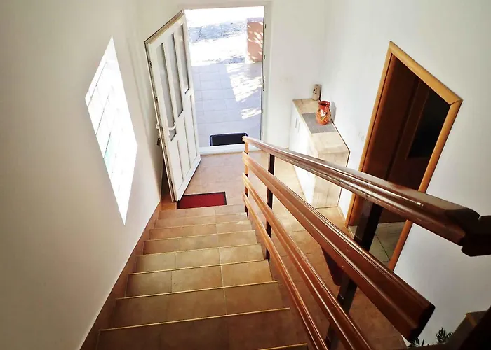 In 37105 * Posedarje