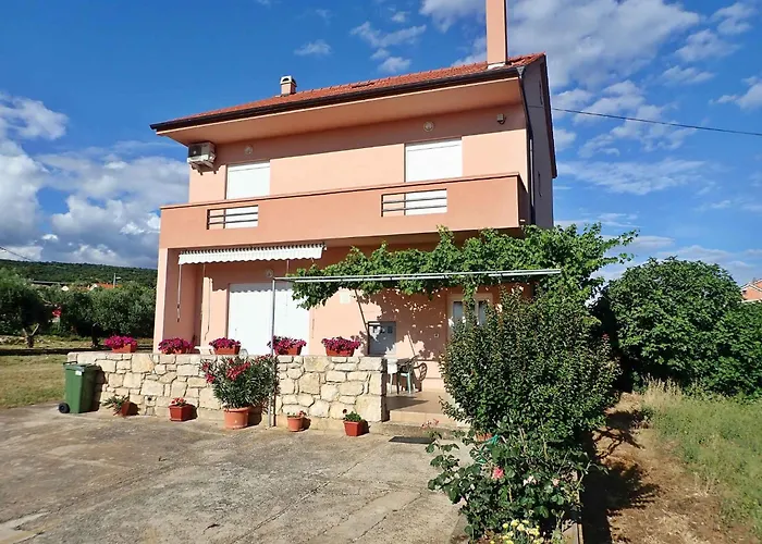 Lejlighed In 37105 *