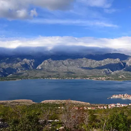 In 37105 * 珀塞达耶