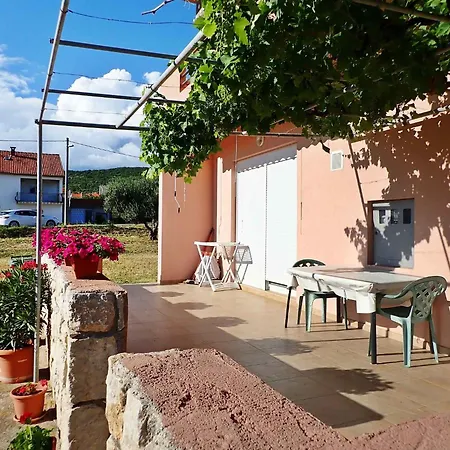 In 37105 * 珀塞达耶