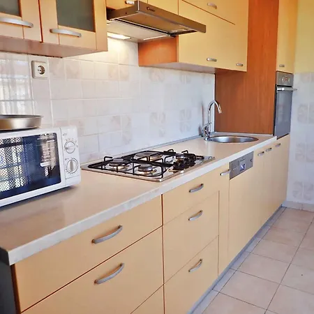 In 37105 珀塞达耶