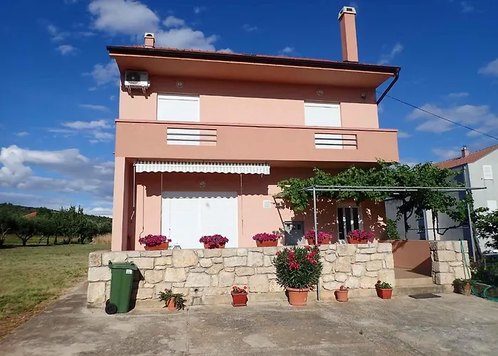 In 37105 Апартаменты *